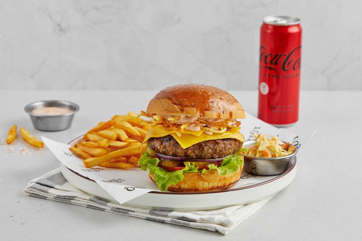 Kokteyl souslu burger
