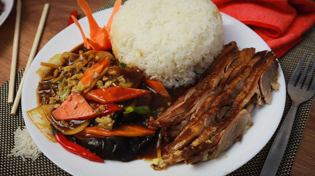 Duck with lemongrass and rice
