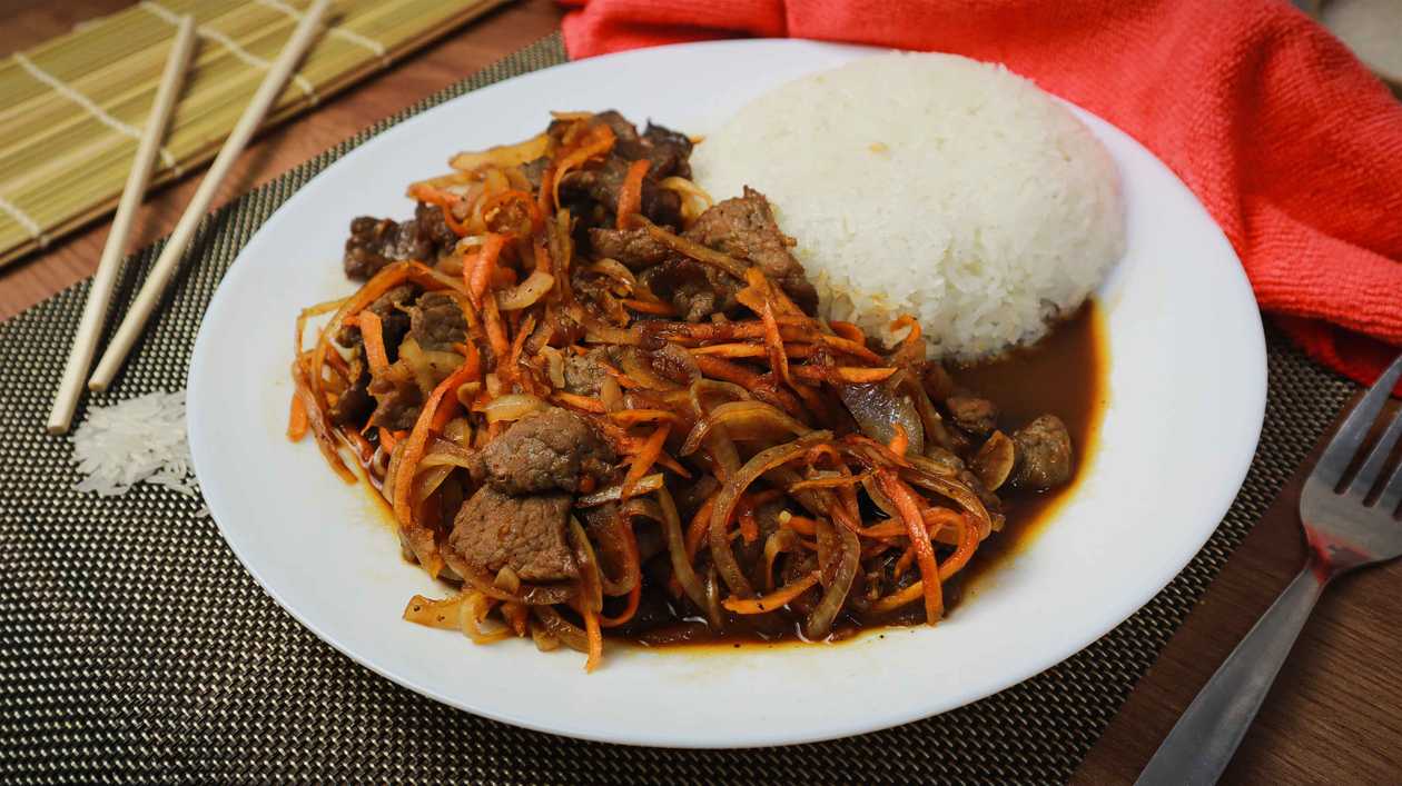 Beef with onions and rice