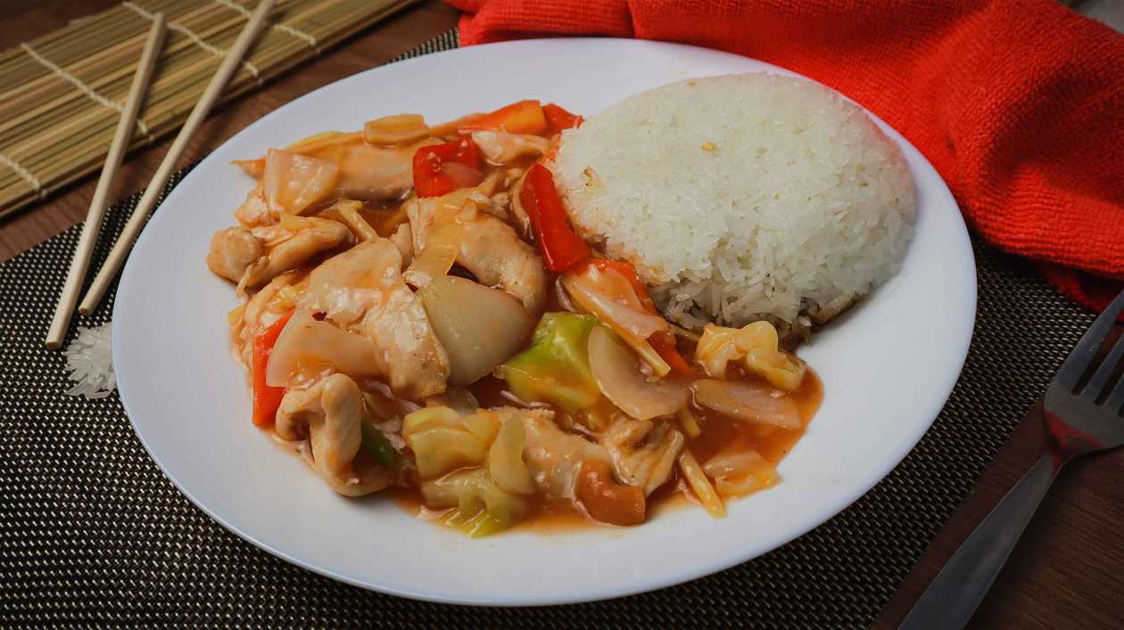 Chicken with sweet and sour sauce