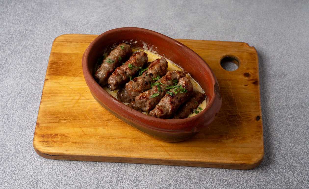 Cevapi U Kajmaku