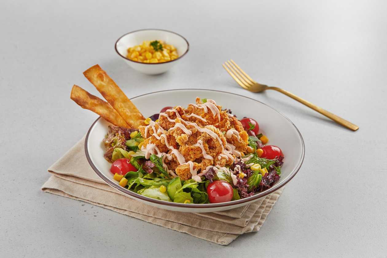 Crispy fried chicken salat