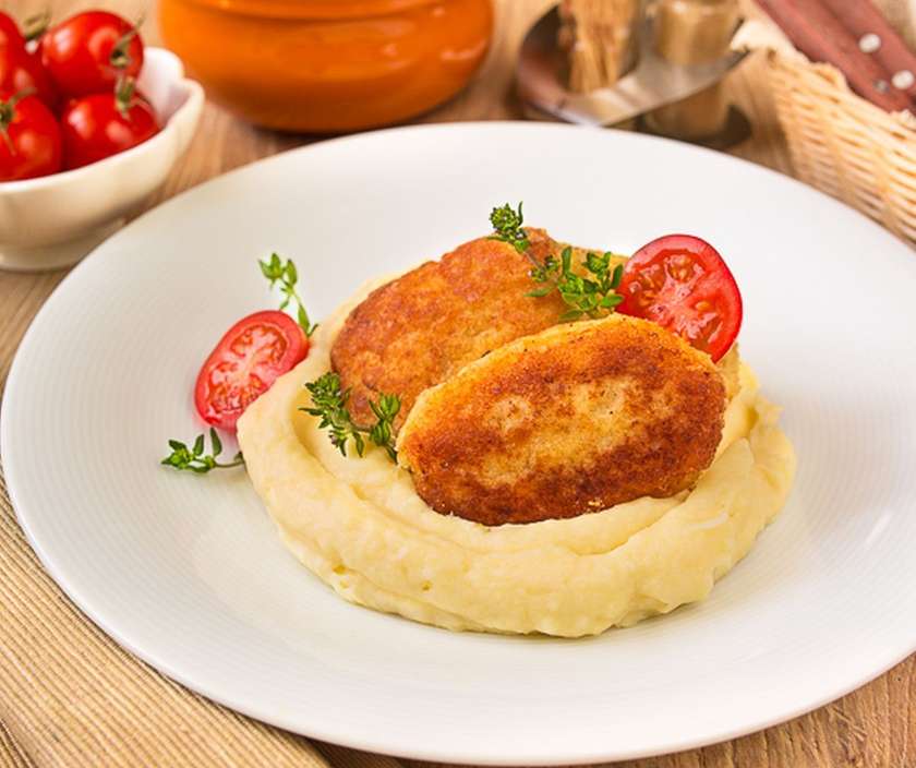 Домашние куриные котлеты ( 2 шт. ) с пюре