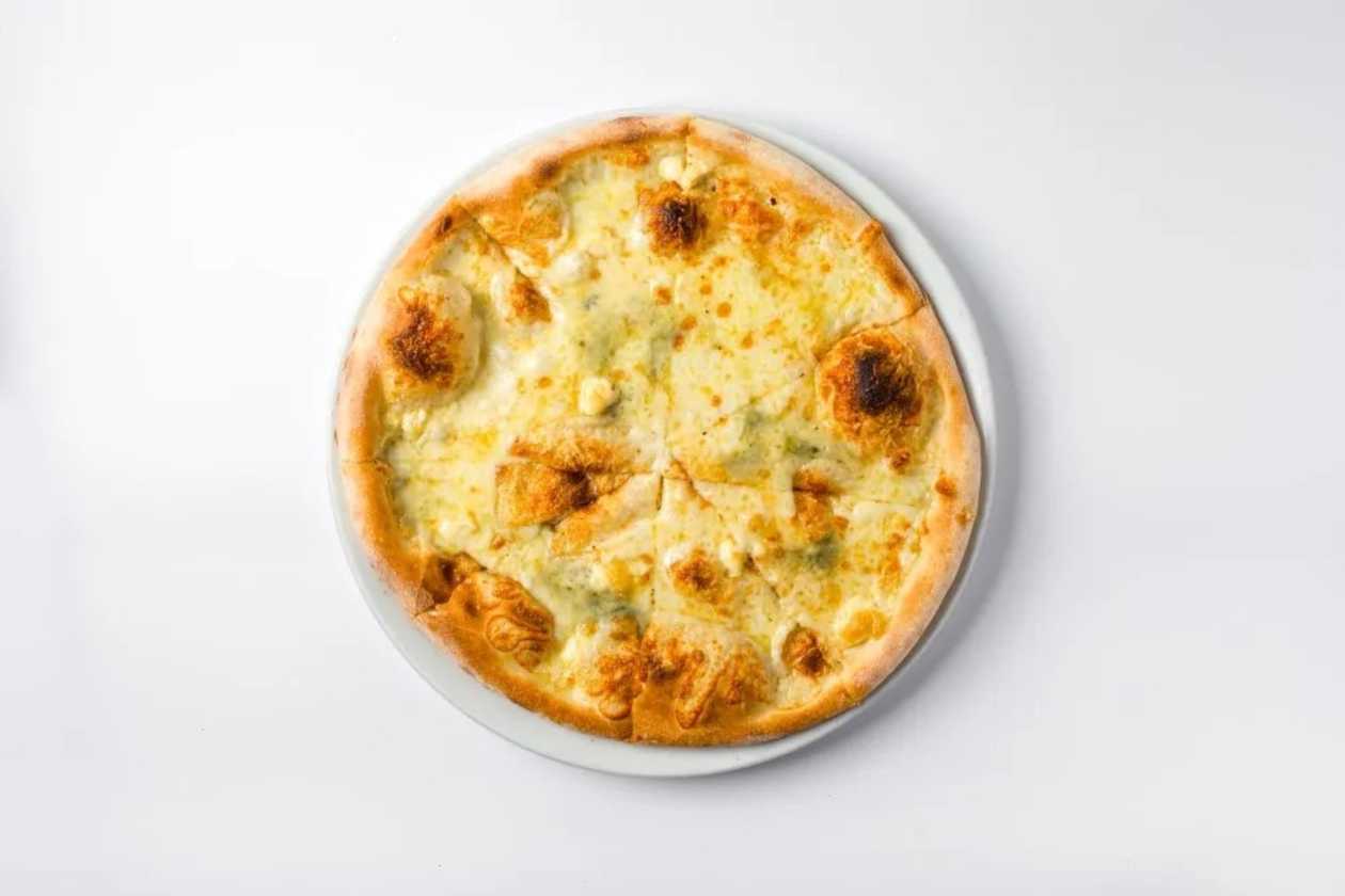 Pizza quattro formaggi