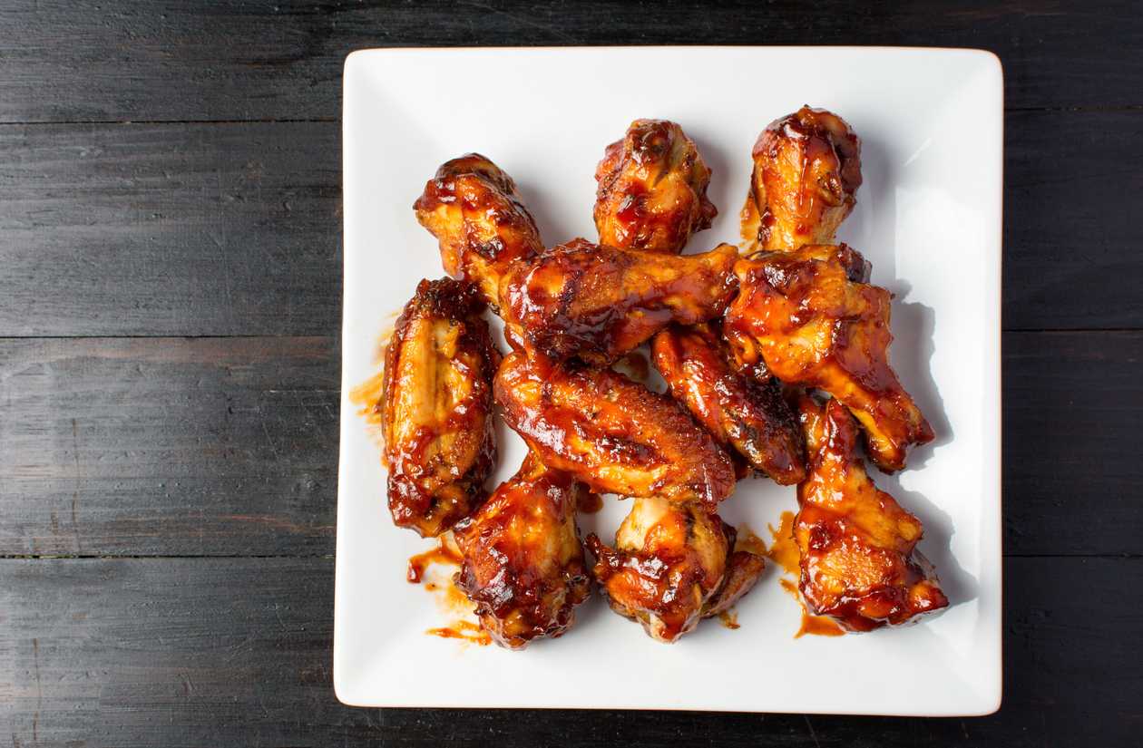 BBQ chicken wings, garlic baguette, vegetable crudités, garlic and spicy dip