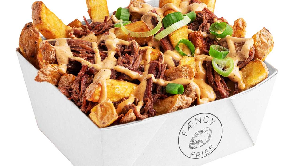 FÆNCY FRIES + PULLED PORK