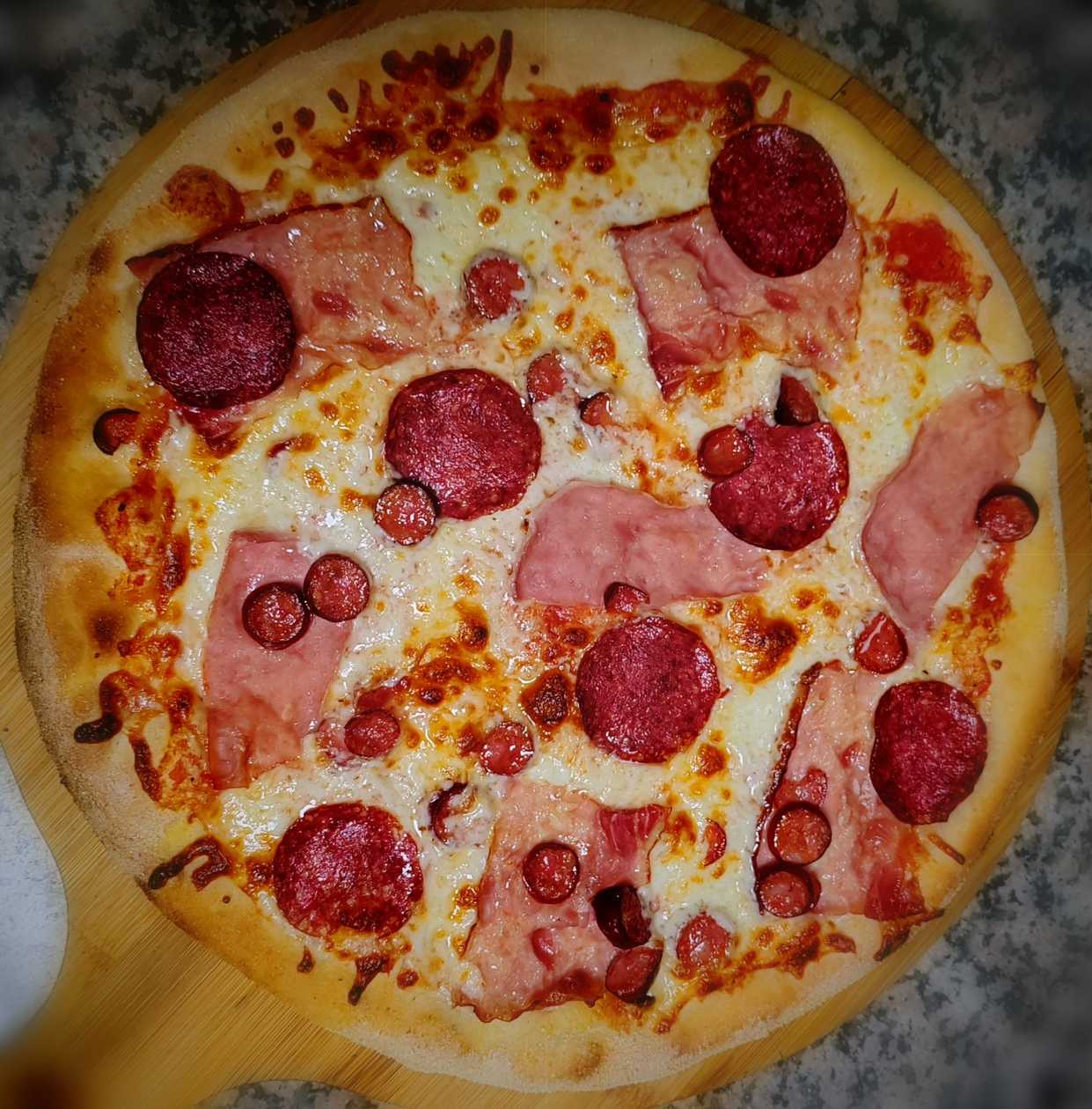 Pizza carnivora