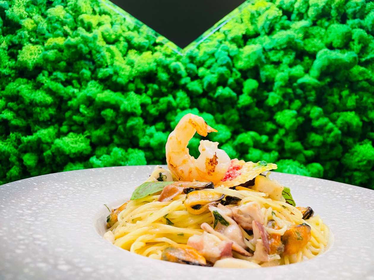 Linguine with seafood