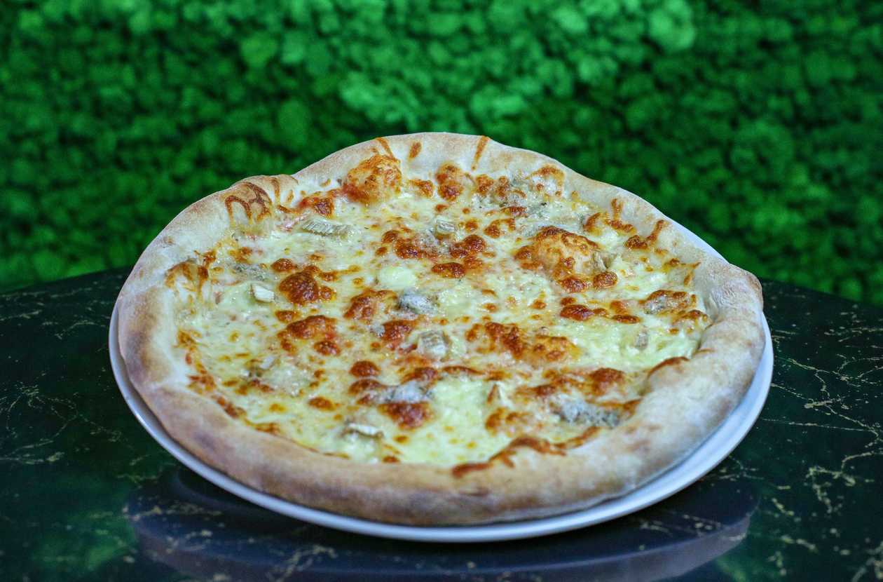 Pizza quattro formaggi