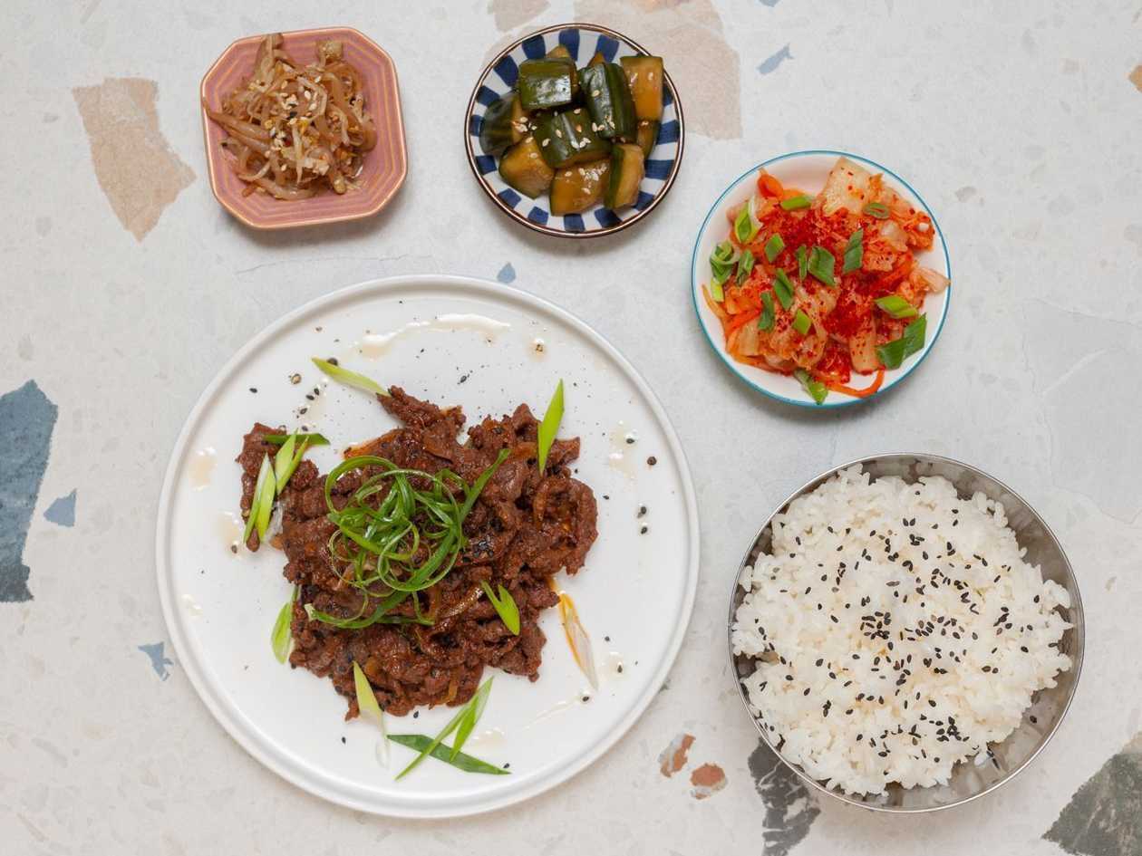 Bulgogi + Salad + Rice + Banchan Appetizer Set