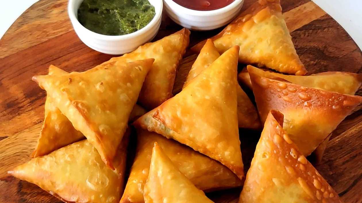Samosa (Beef or Chicken)