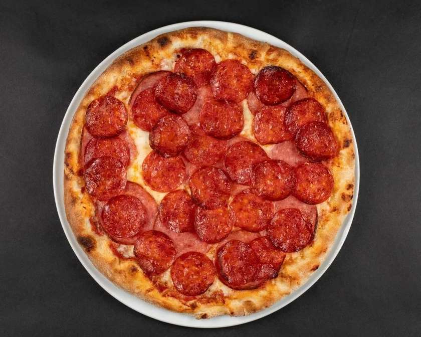 Salami pizza