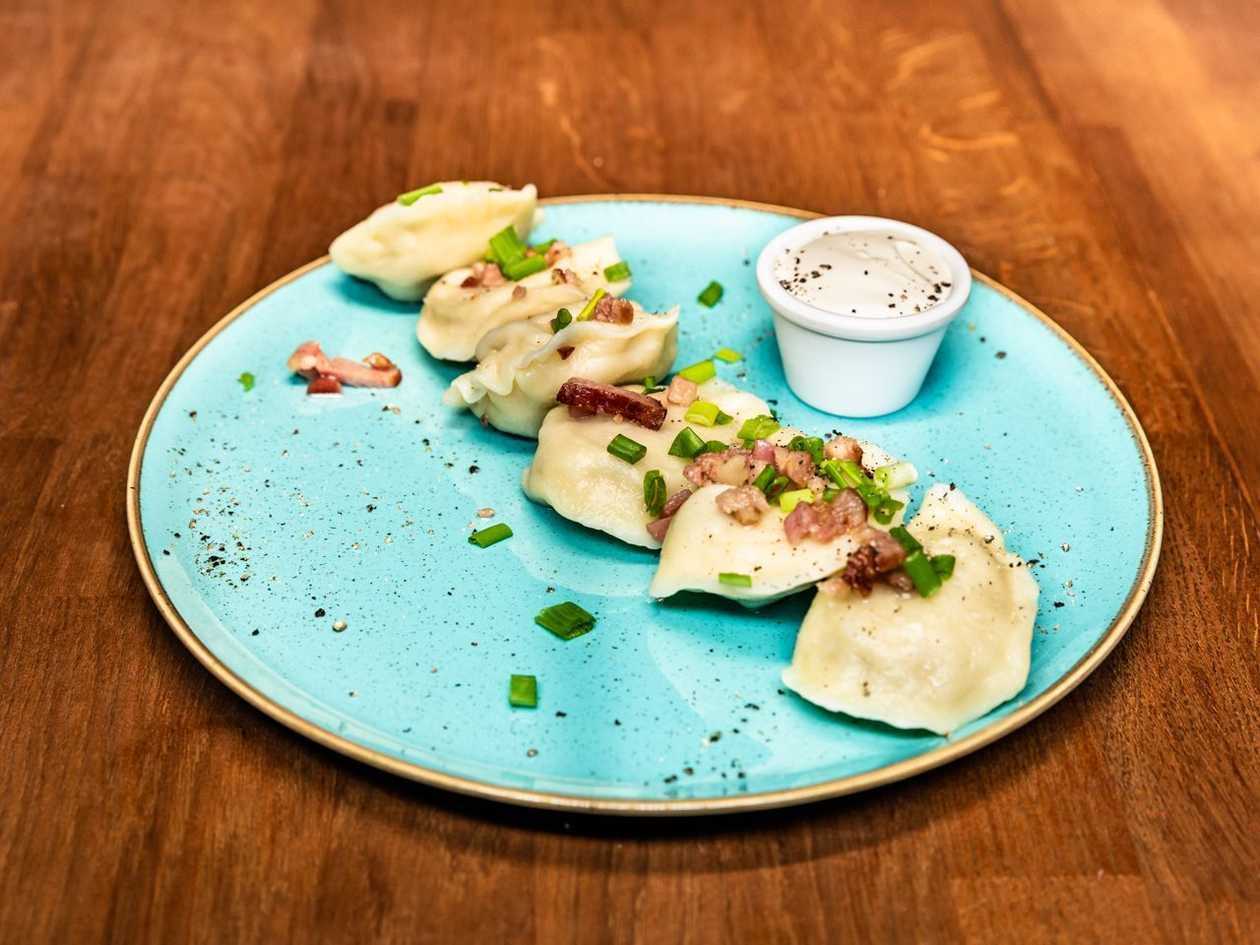 Pierogi z Wieprzowiną I Szczypiorkiem Czosnkowym