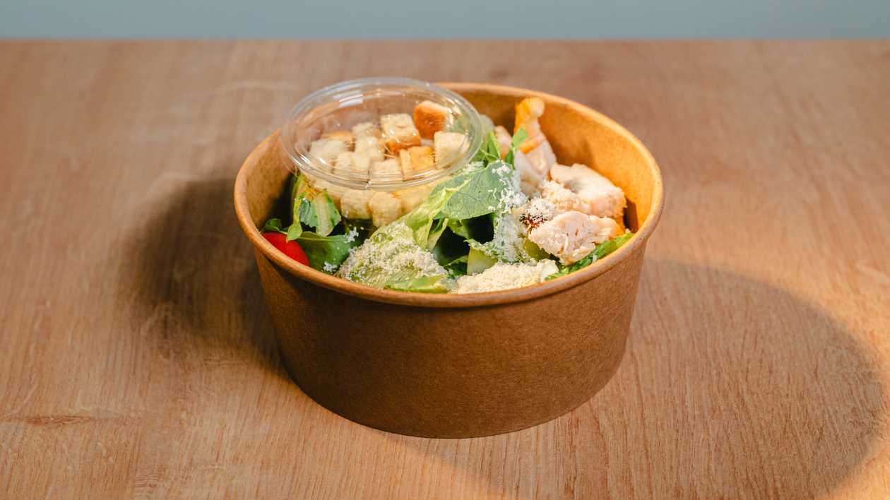 Caesar salad with chicken 195g (without dressing)