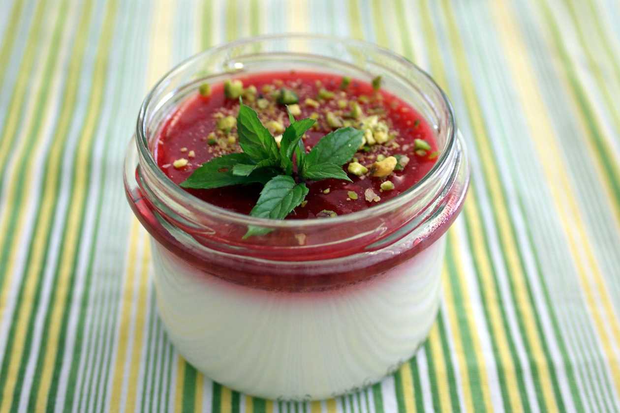 Fruit and Coconut Panna Cotta (in a glass) 170g + deposit for returnable packaging included