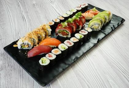 Doma Maniatta Platter, 34 Pieces
