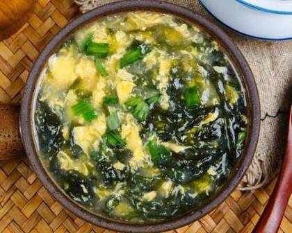 Egg and Seaweed Soup
