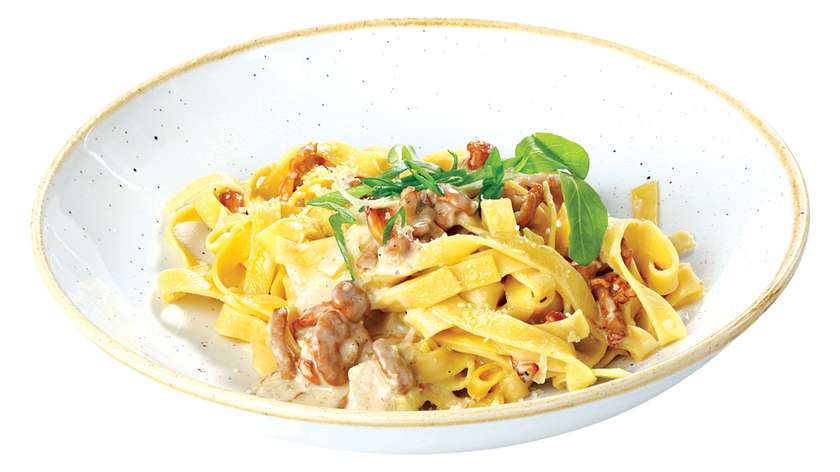 Tagliatelle ar meža sēņu mērci