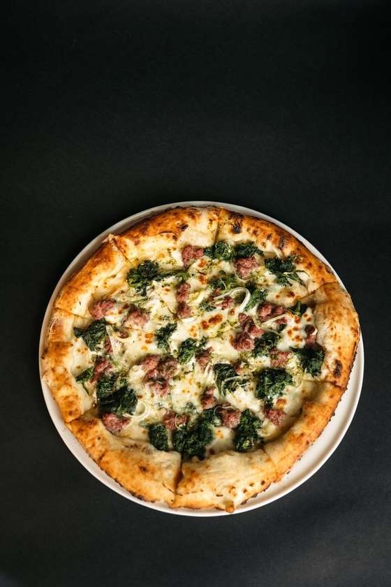 Pizza with salsiccia and spinach