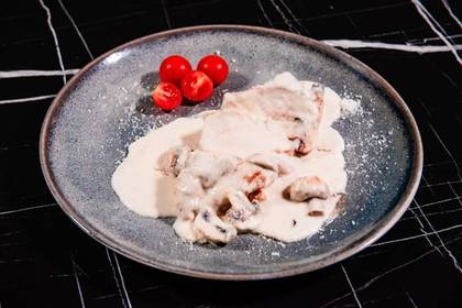 Chicken breast with gorgonzola sauce