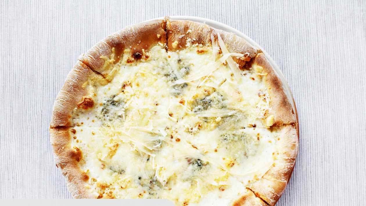 Smotanovo syrová pizza