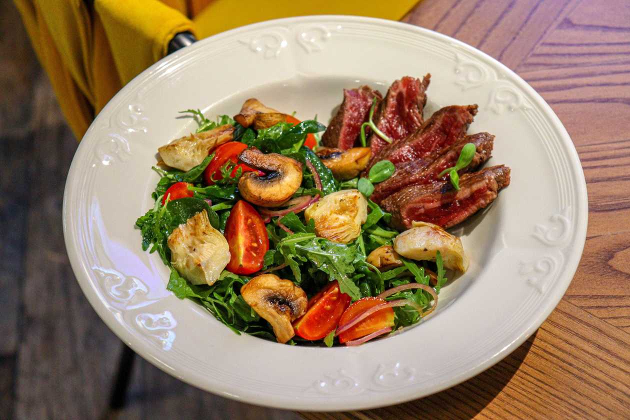Warm salad with veal