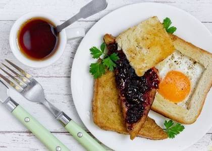 Lipton Tea, fried egg and Toasted Bread