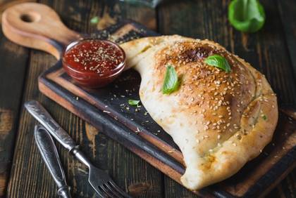 Plnená pizza kapsa + cesnaková omáčka 550g