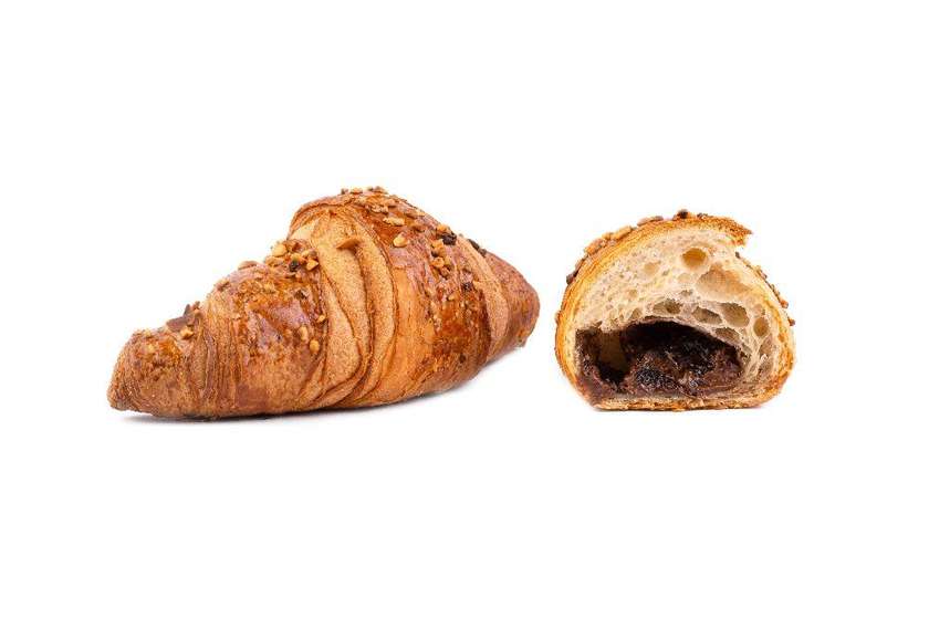Croissant z czekoladą i orzechami