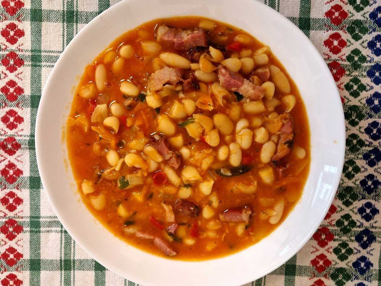 Baked beans with smoked meat