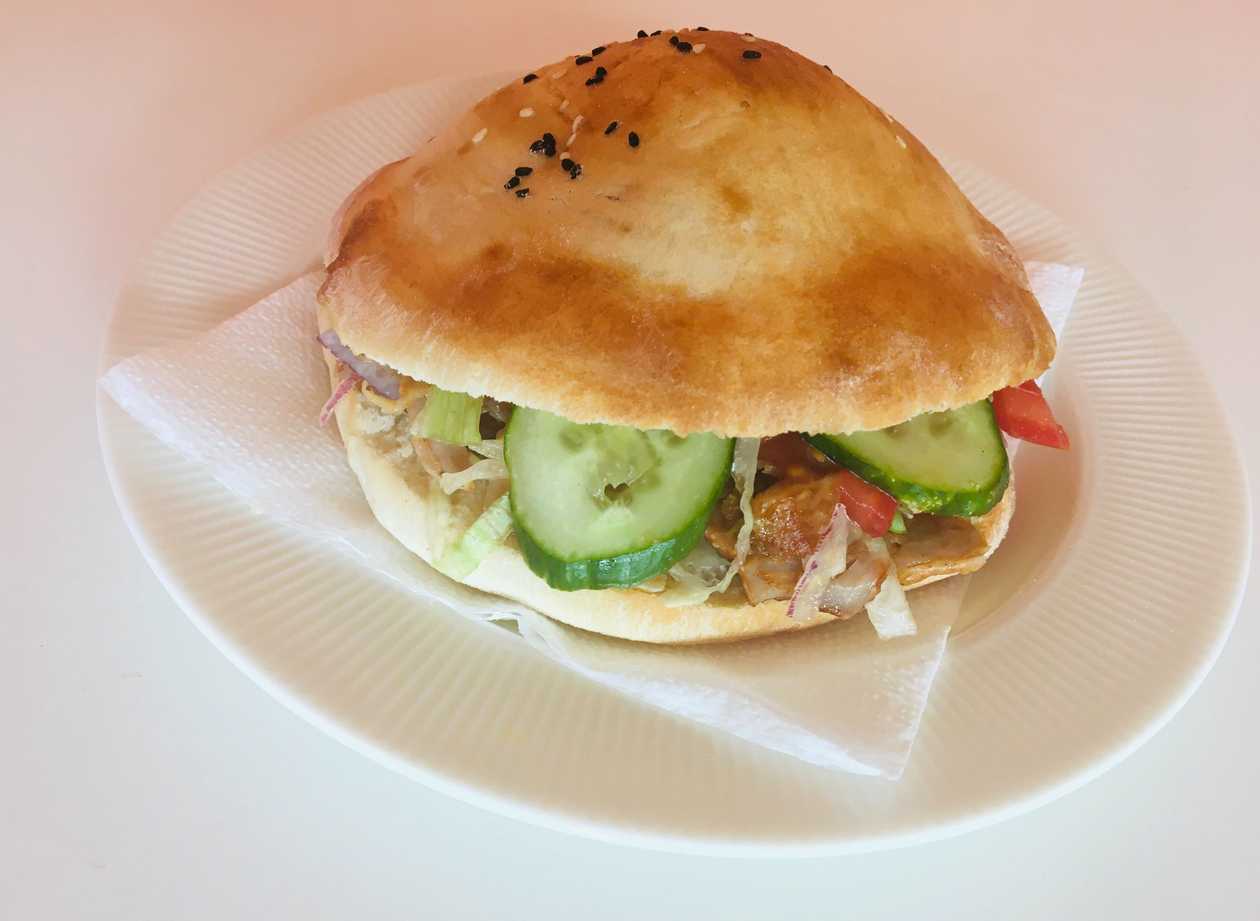 Kurací kebab v žemli