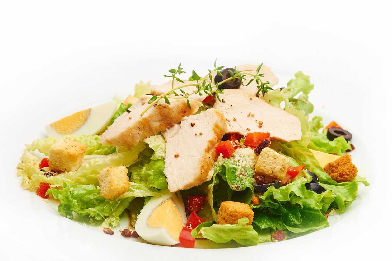 Pjazz Caesar with chicken salad