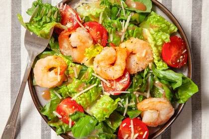 Tsezar salad with shrimp