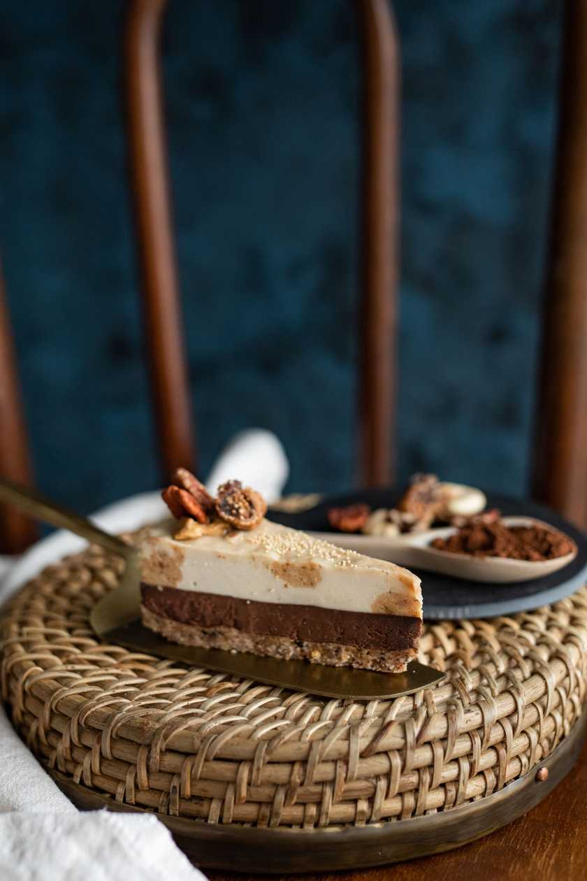Tort cu ciocolata, vanilie si caramel