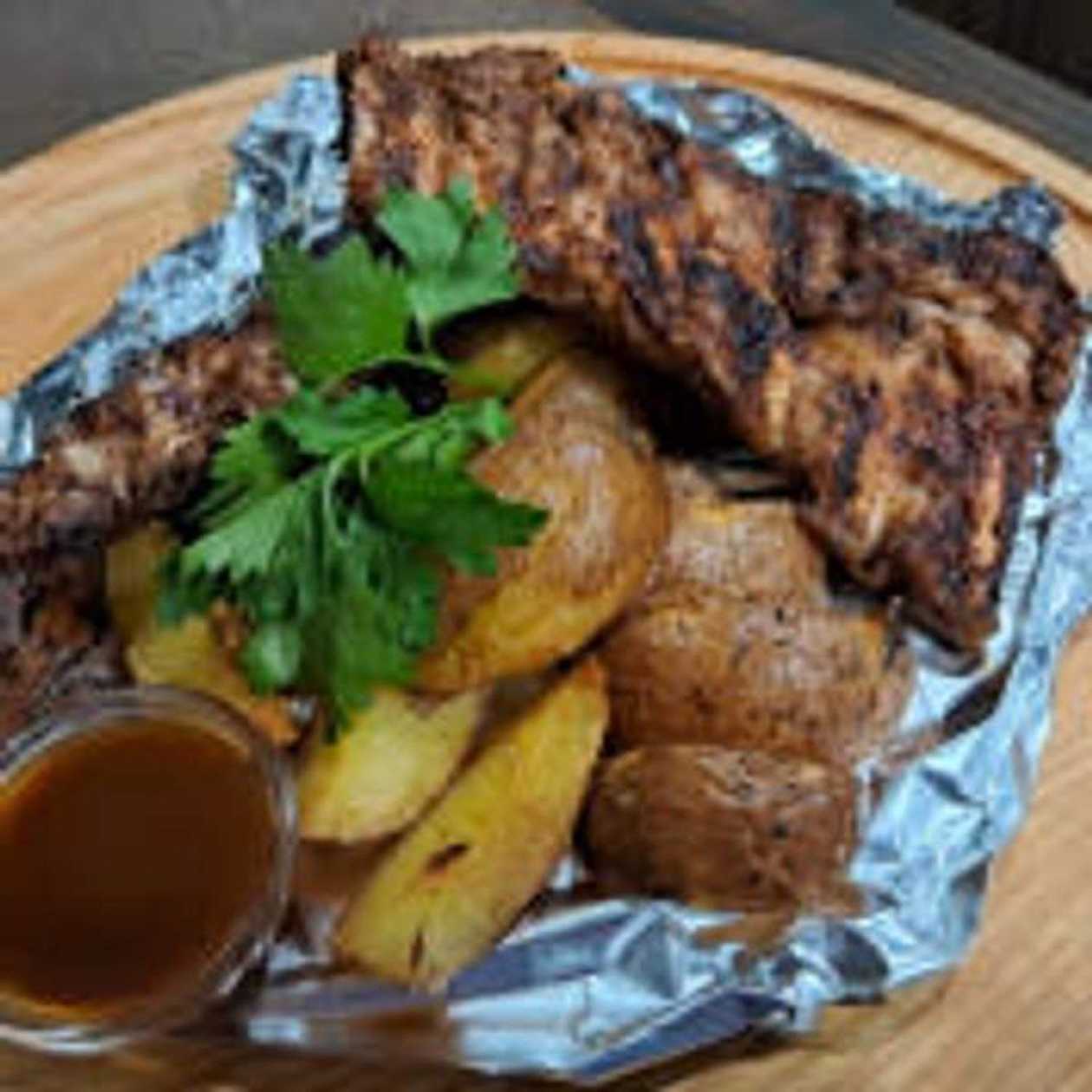 Ребра BBQ з картоплею