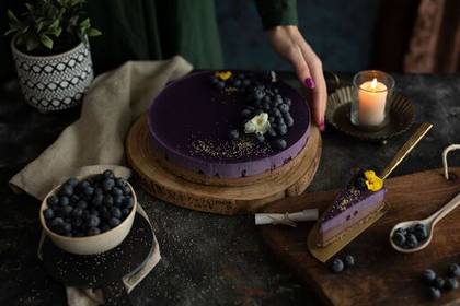 Tort cu afine, lavanda si ciocolata