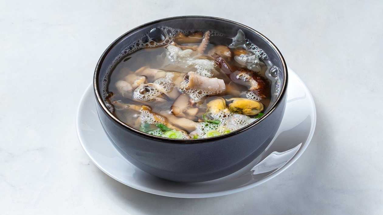 B8. Seafood soup with xiang gu mushrooms