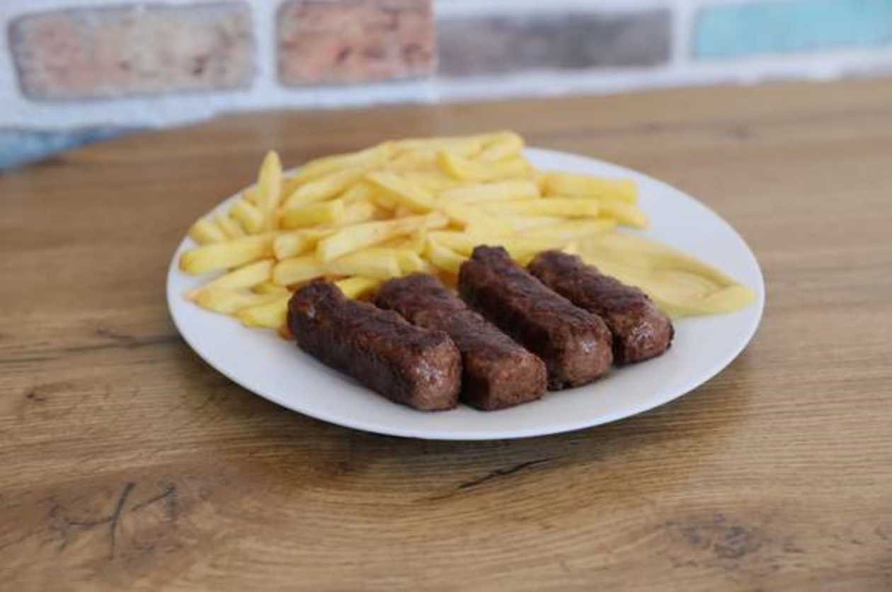 Mici cu cartofi prajiti