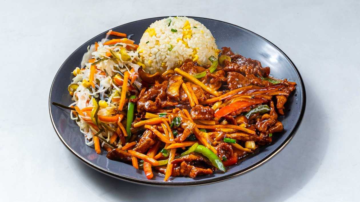 32. Beef with xiang gu mushrooms