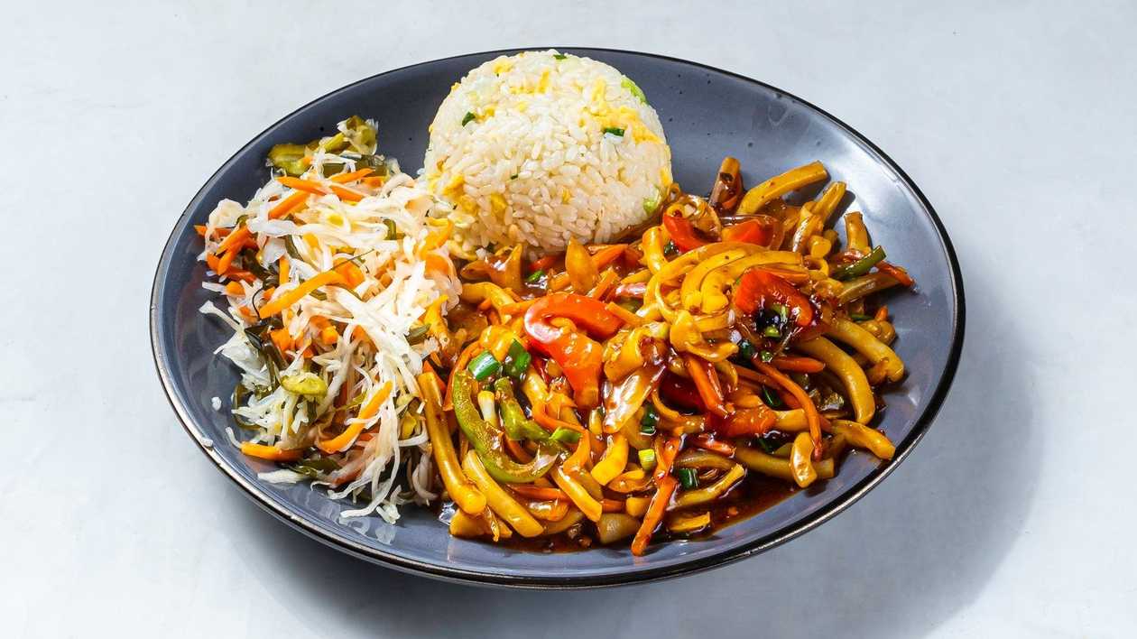 38. Calamari in spicy sauce