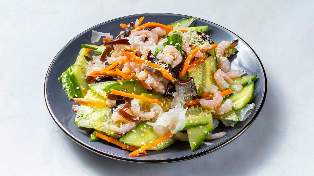 A4. Shrimp salad with cashew nuts