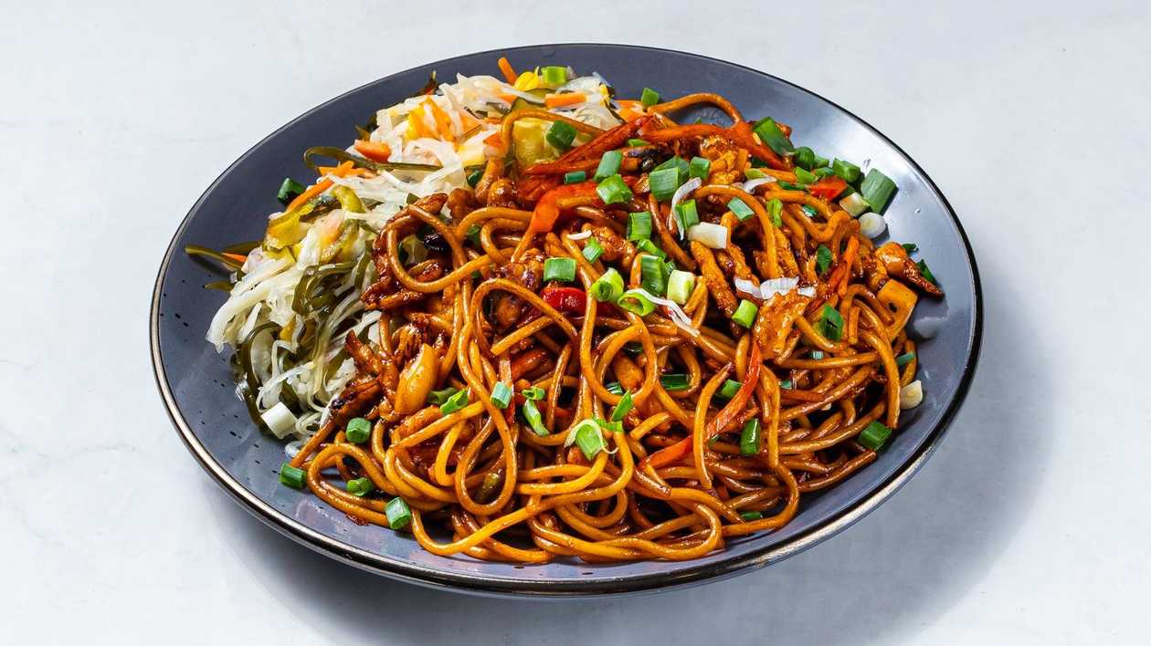 D3. Pasta with chicken and seafood