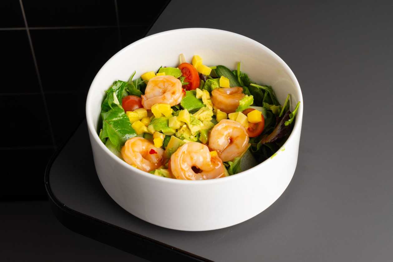 Avocado-mango salad with shrimp