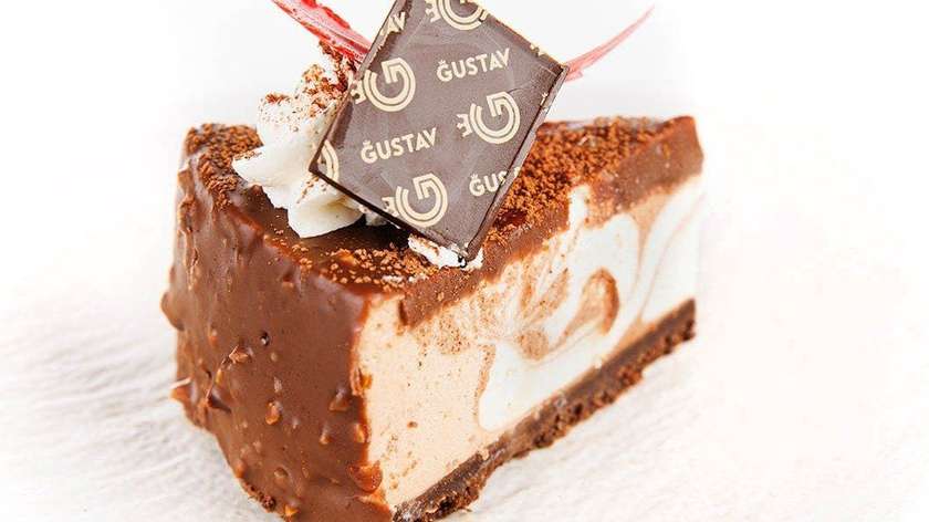 Slice of Marble Cake with Triple Chocolate (125 g)