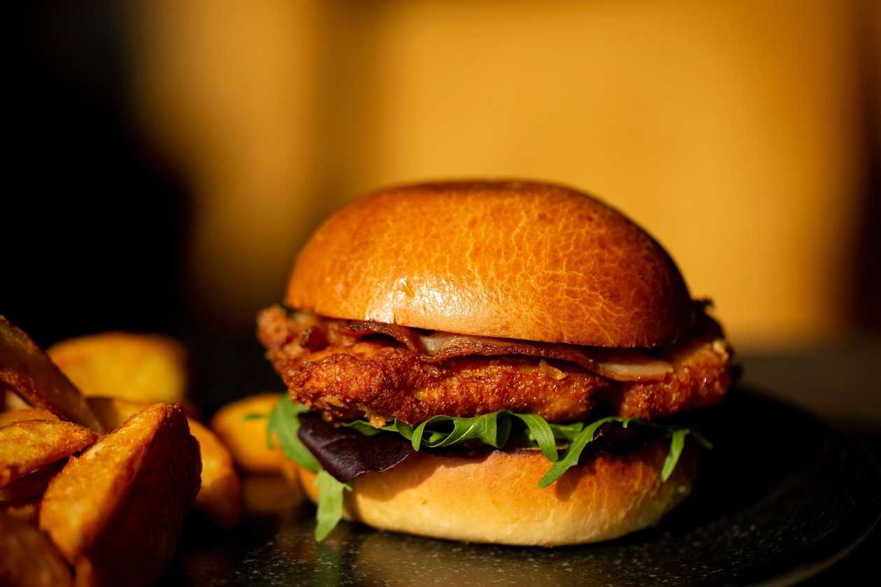 Crispy chicken burger