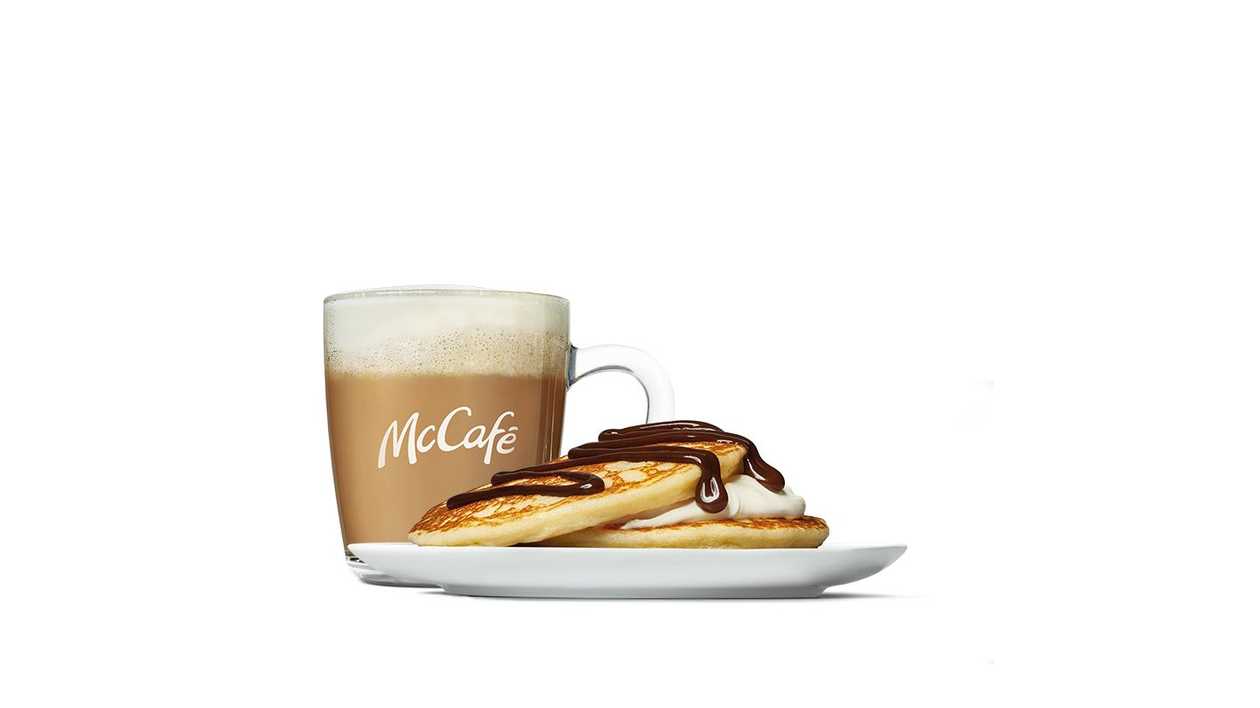 HOTCAKES WITH CREAM AND CHOCOLATE TOPPING + DRINK