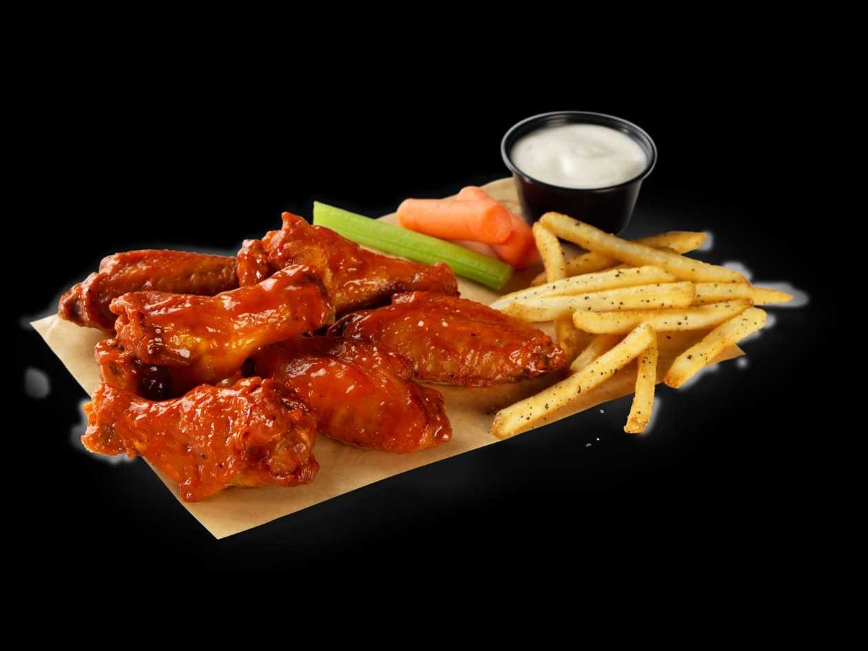 Spicy bbq Chicken wings with french fries