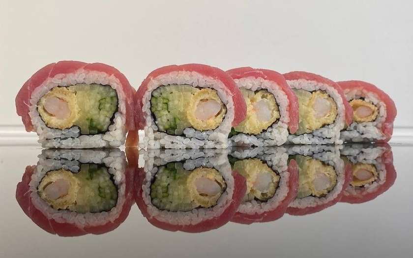 California z Krewetkami w Tempurze, Owinięta Tuńczykiem