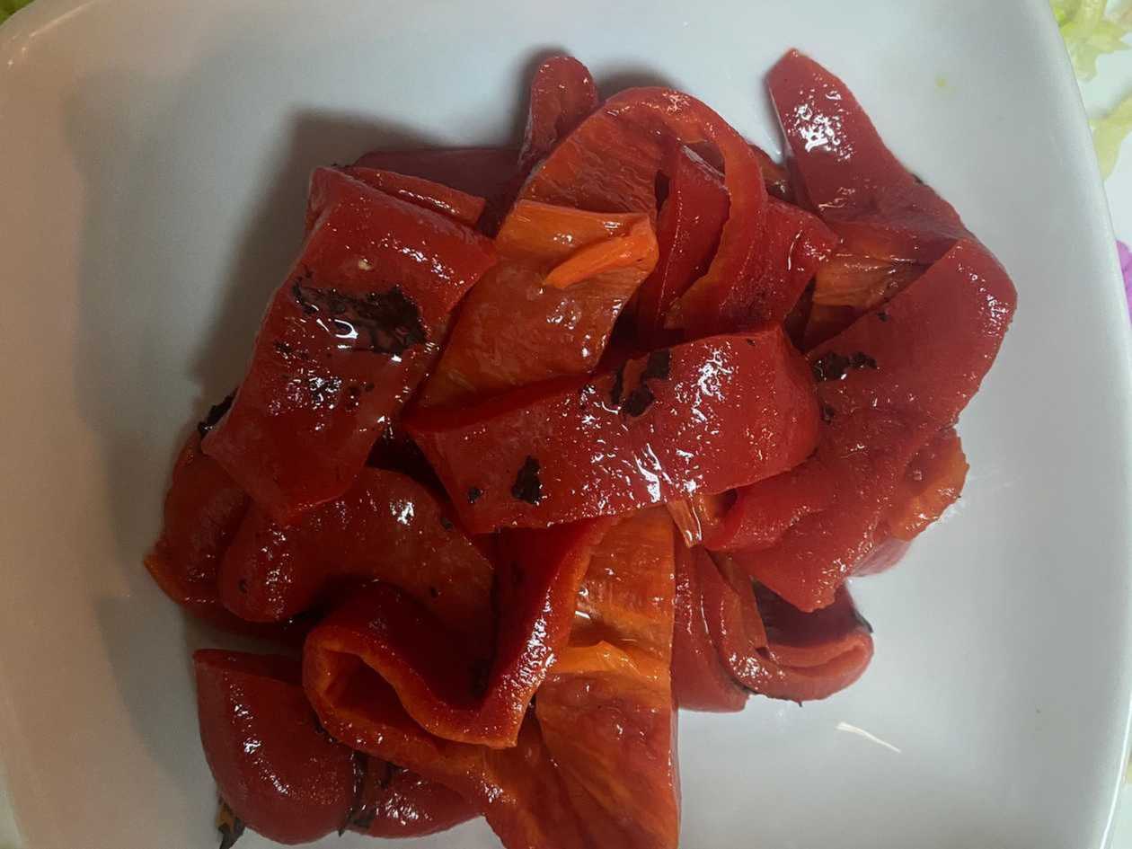 Salată de ardei copți