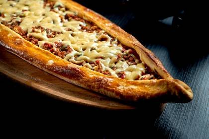 Pide with minced beef and cheese